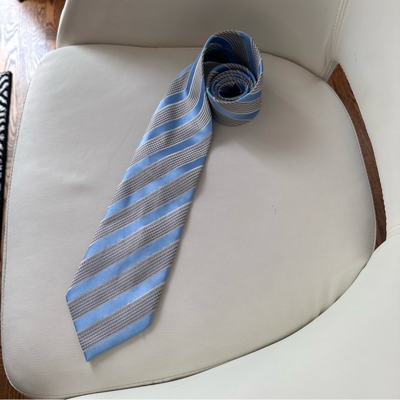 Louis Vuitton Silk Tie - Picture 13 of 14